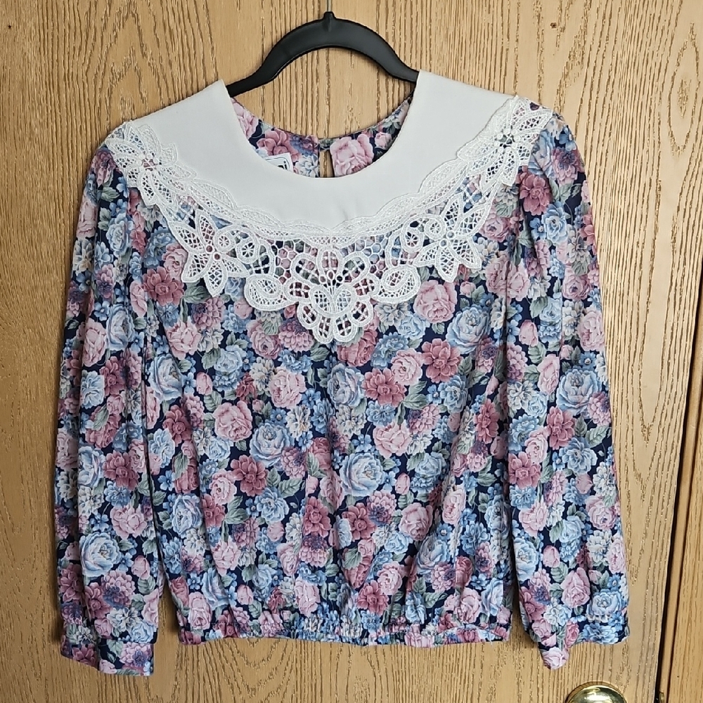 Nahmani Vintage Floral Lace Collar Women's Top